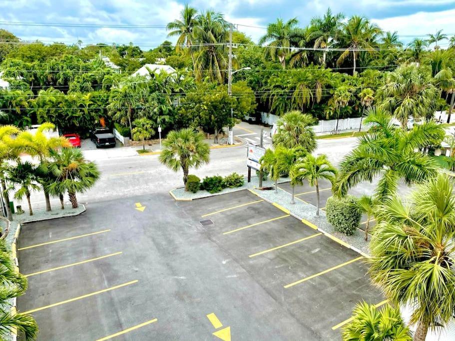 Eleuthera - 2X2 Fully Updated Old Town Waterfront Corner Condo 基韋斯特 外观 照片