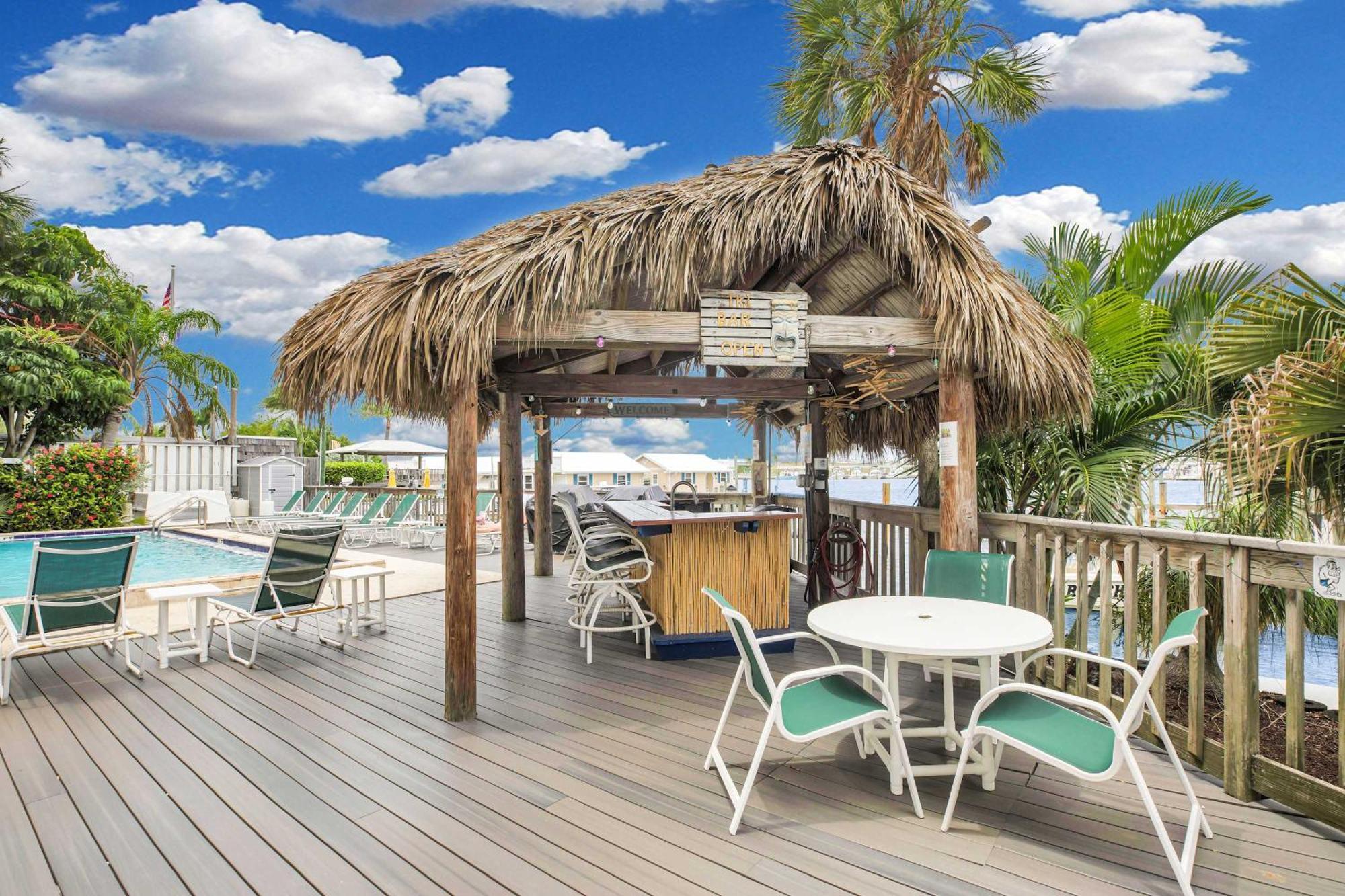Eleuthera - 2X2 Fully Updated Old Town Waterfront Corner Condo 基韋斯特 外观 照片
